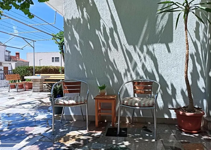 New! Terrazen - Free Car Parking Apartment *